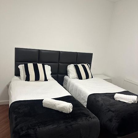 ליברפול Two Bedroom House Free Parking מראה חיצוני תמונה