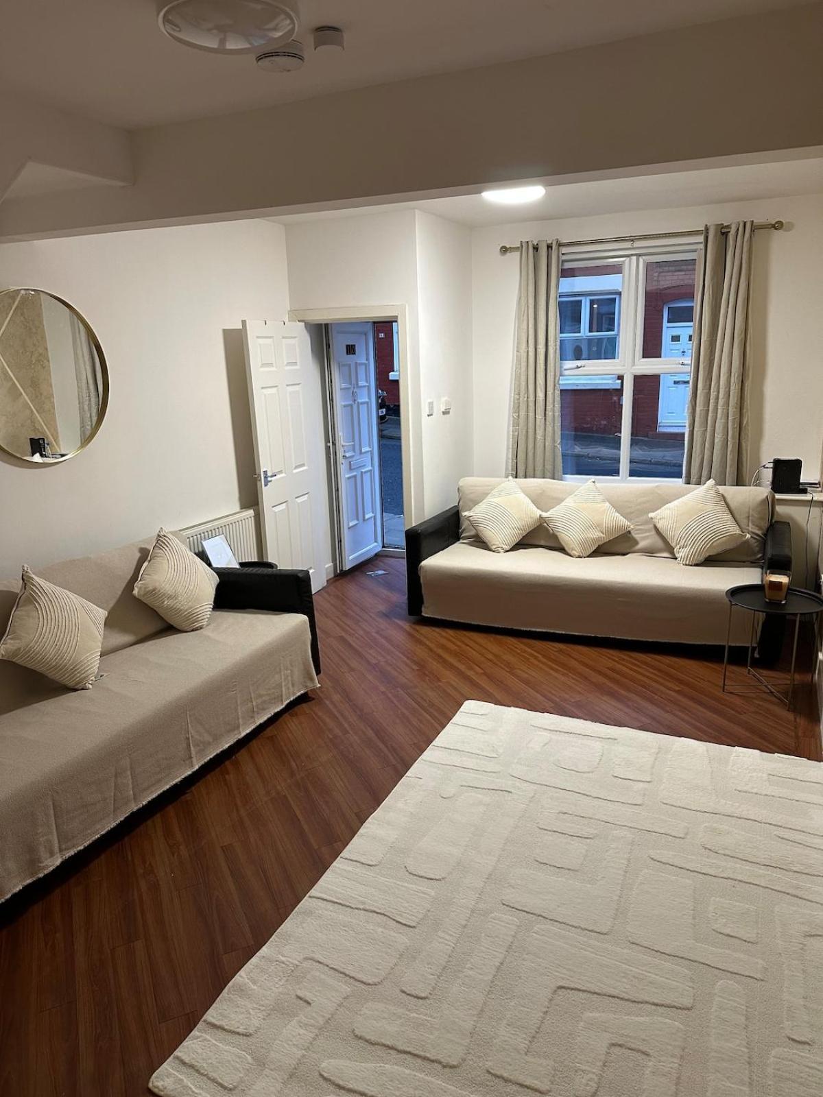 ליברפול Two Bedroom House Free Parking מראה חיצוני תמונה